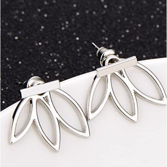 🐚 BOHO Lotus Bar Earrings - Picture 3 of 8